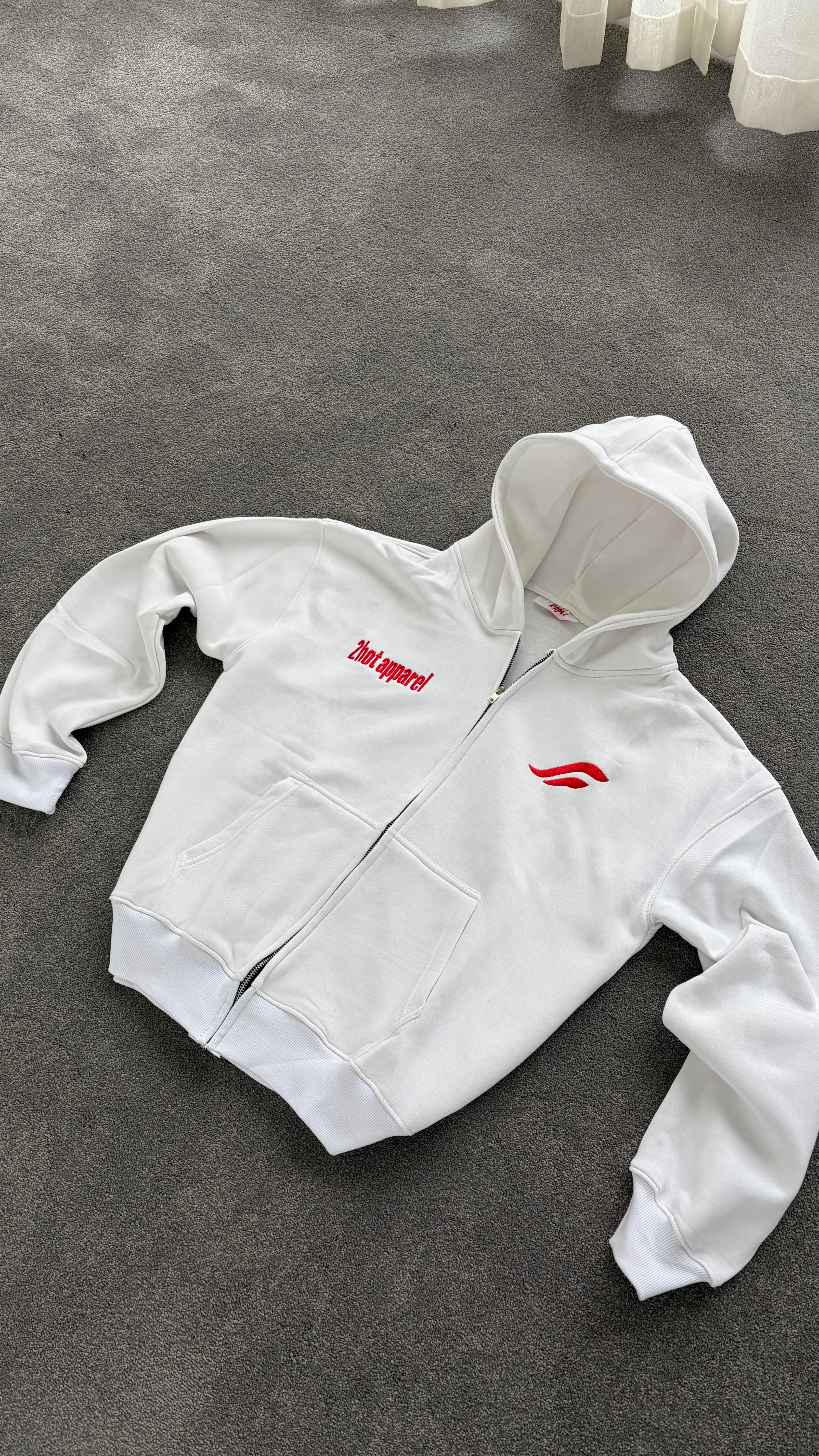 WHITE CRIMSON ZIPPER